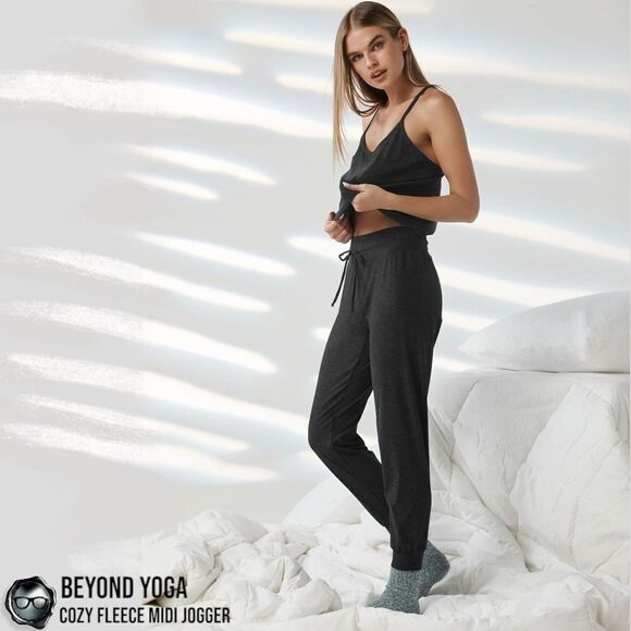 BEYOND YOGA COZY FLEECE LOUNGE AROUND MIDI JOGGER IN BLACK SUPER SOFT MODAL - Picture 2 of 11